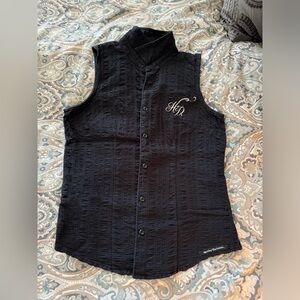 Women’s medium sleeveless shirt with beautiful HD embroidery.